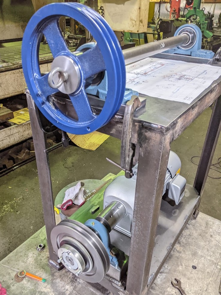 ベルトプーリーの位置関係を調整。