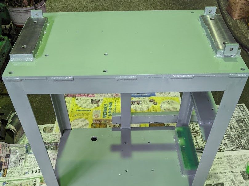 巻取装置で最終工程の塗装を行います!