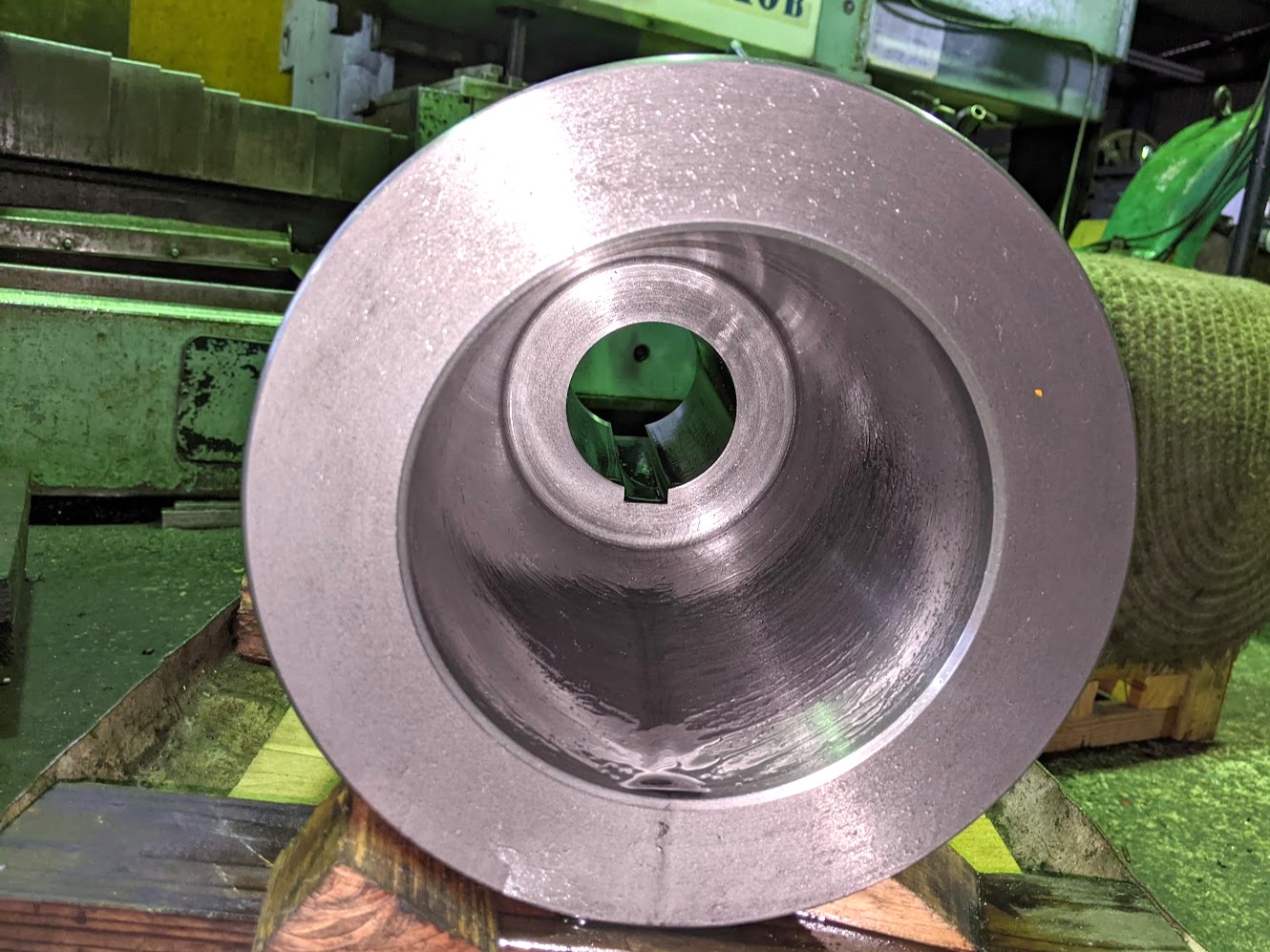 大型プーリーの内径とキー溝に寸法公差があり、気を遣いながら丁寧に加工して無事に完成。