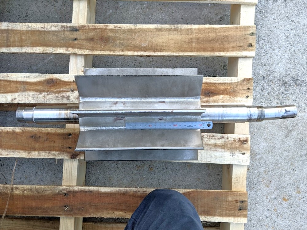 紛体用ロータリーバルブの軸が壊れたため修理実施。