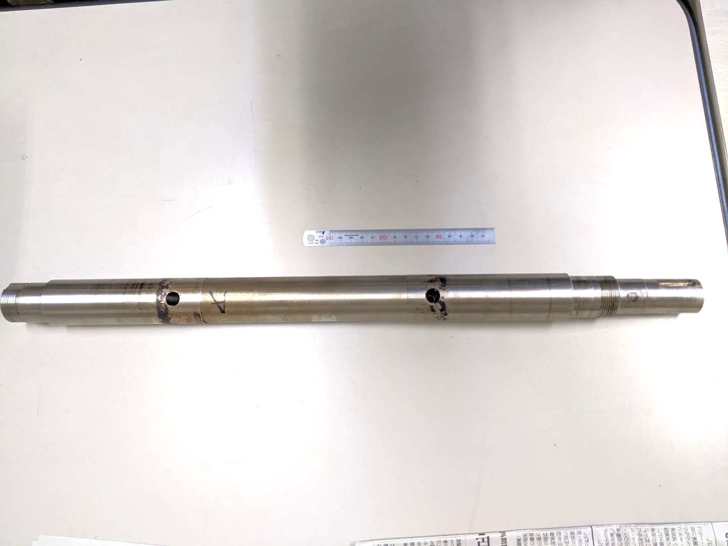 傷んだロータリーバルブの回転軸を回転羽根から抜き取って丁寧にスケッチ。