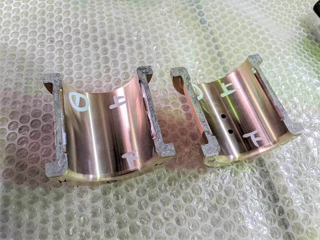 はんだ付けで組み合わせた砲金の割れメタルを再度２つ割れに分解。