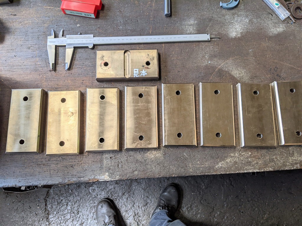 大至急でオイレスプレートにキー溝を追加工。