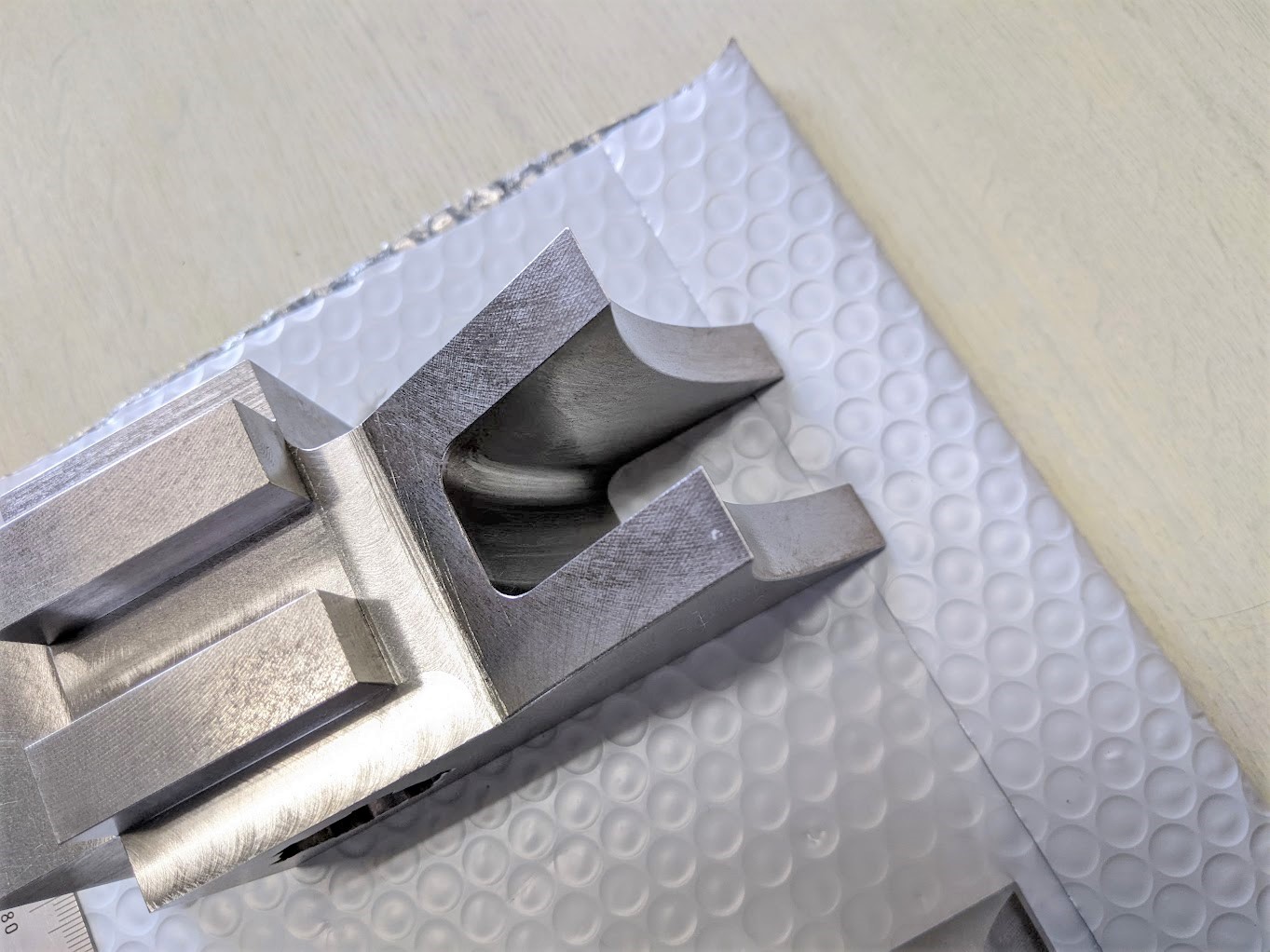 旋盤のギア切替シフターの溝部。形状が難しかったです。