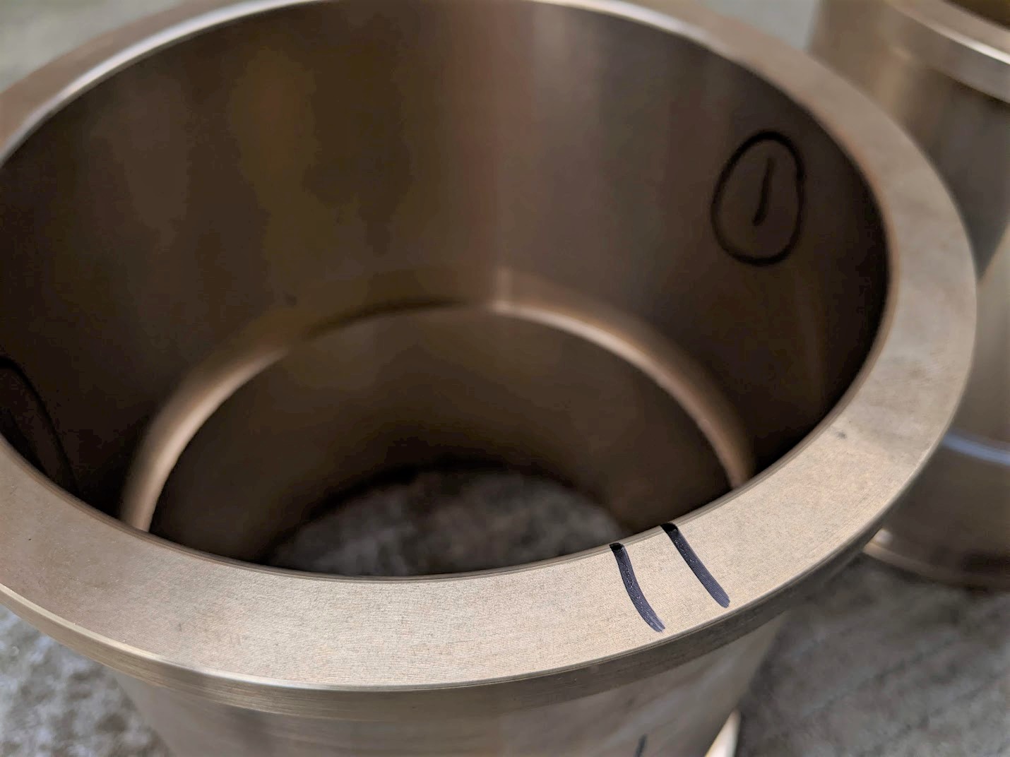 割れメタルのはんだ付け接着面は手触りだけでは気づかないくらいにキレイにくっついています。