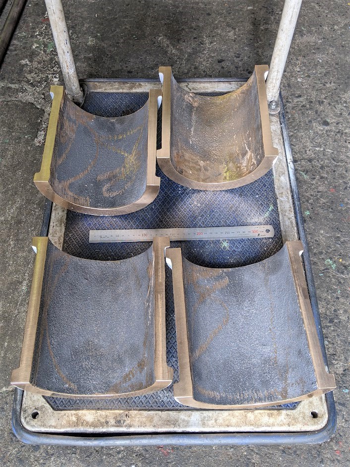 半割れメタル(LBC:鉛製銅鋳物)のはんだ付けを実施。