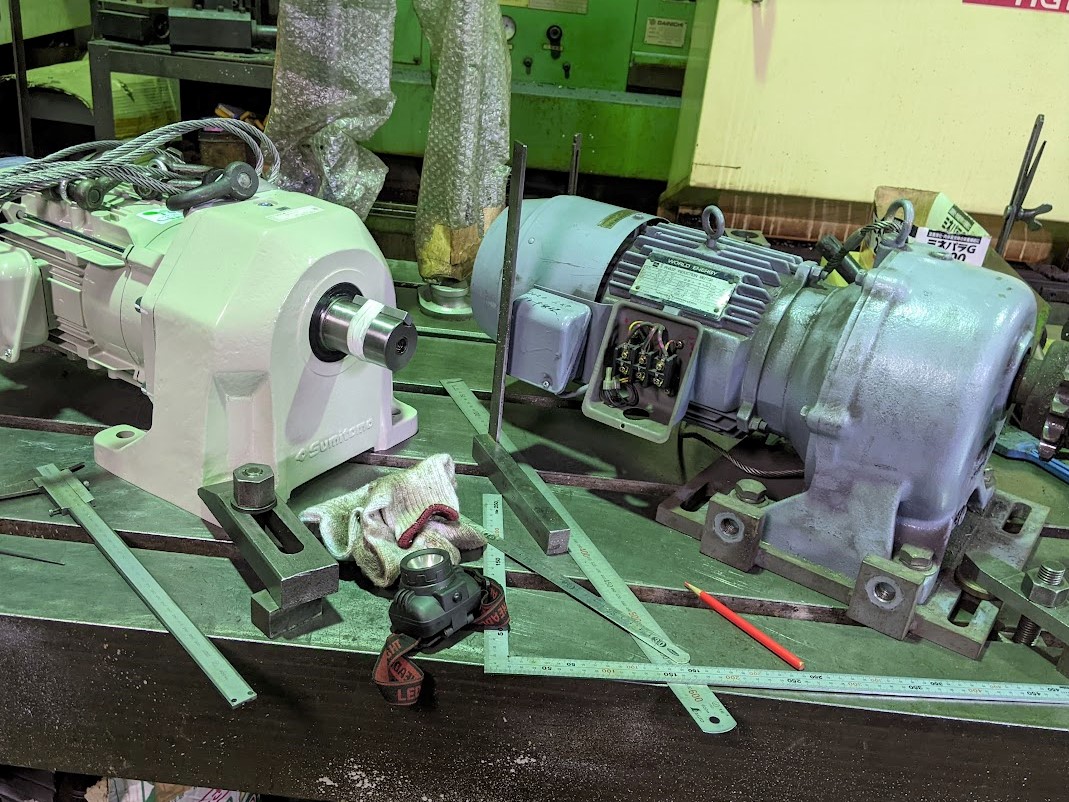 古いモーターが傷んだため新品モーターに載せ替えるのに取付が合わないので修正加工を実施。