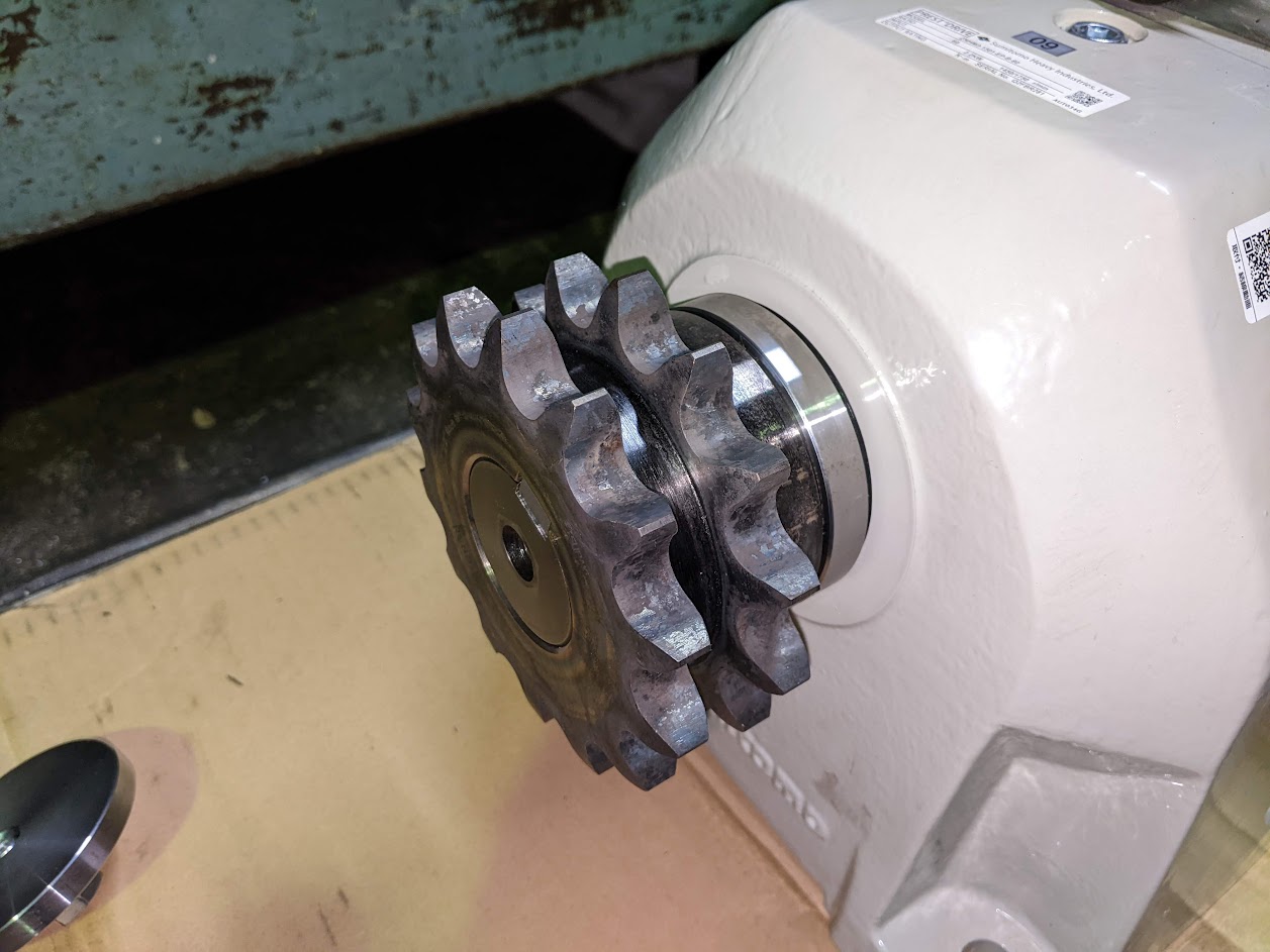 モーター軸にスプロケットを焼き嵌め完了!