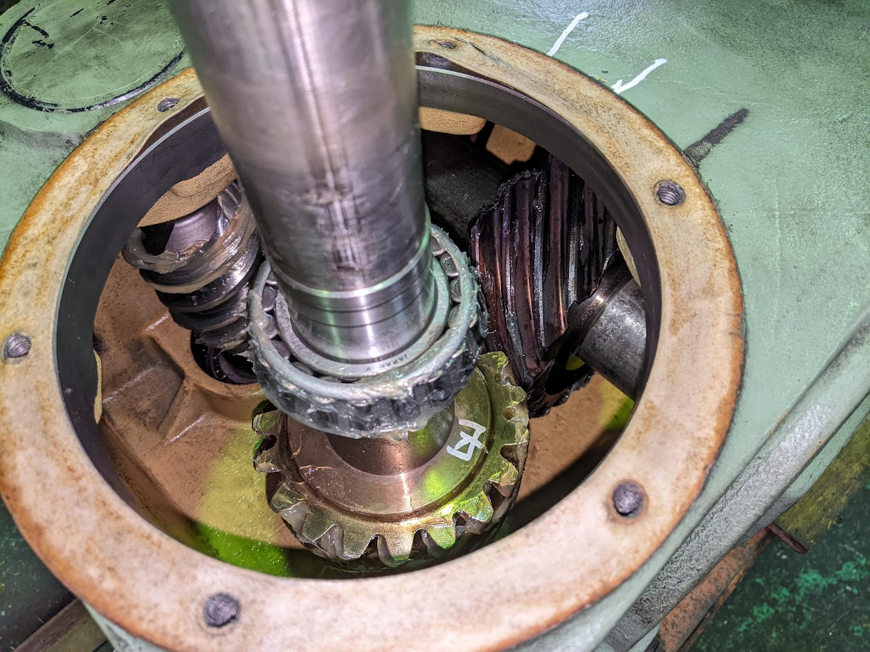 完璧な状態で減速機の中でネジ歯車が嚙み合ってくれました！