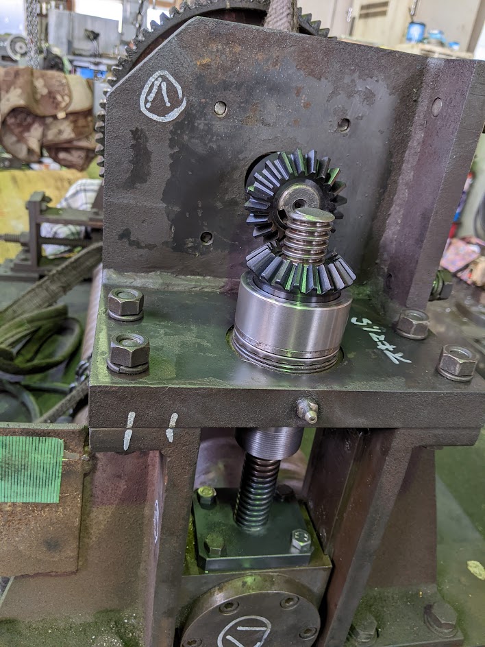 ロールベンダーの上下昇降装置で設計・製作した部品を仮組みして位置関係を確認。