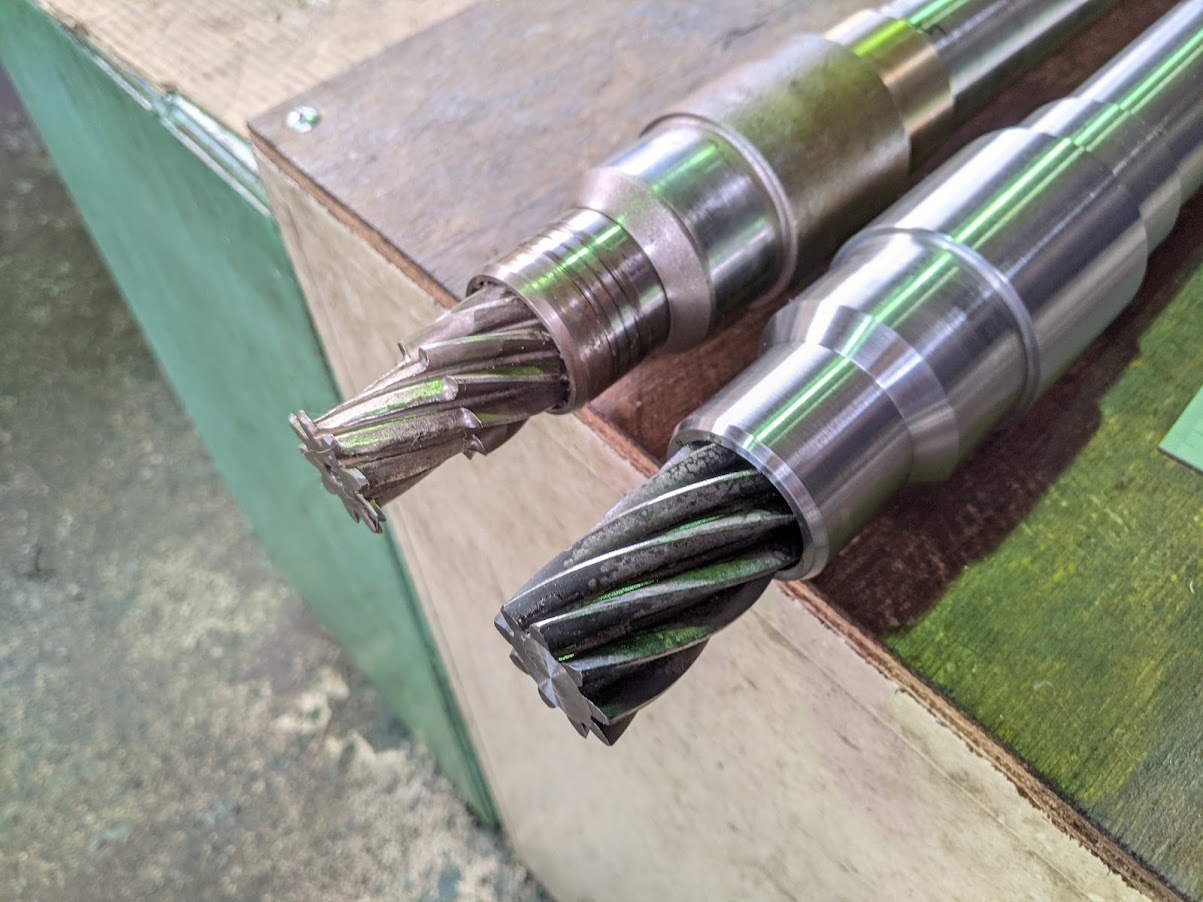 現物のモーター軸にはスリーブが組み込んでいたので、新作分も全く同じ仕組みに加工。