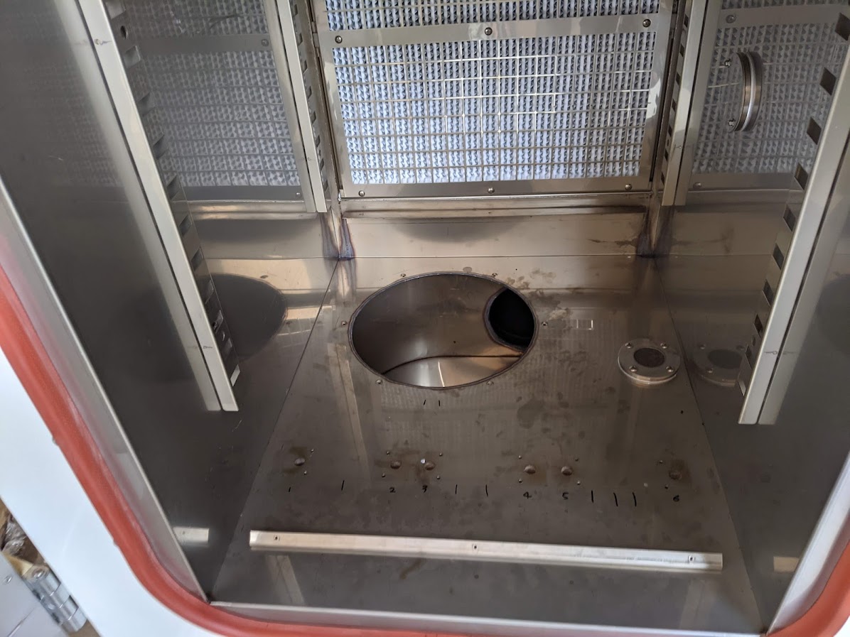 恒温乾燥器の送風ファンがガタガタしていましたが、このファンが悪いのでしょうか？？