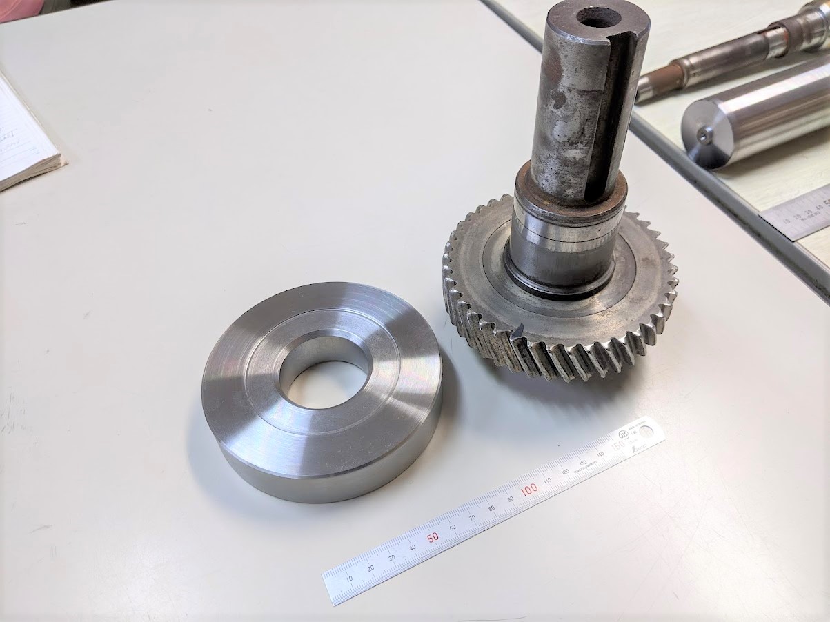 軸付きヘリカルギア（はすば歯車）も歯切り前加工完了。