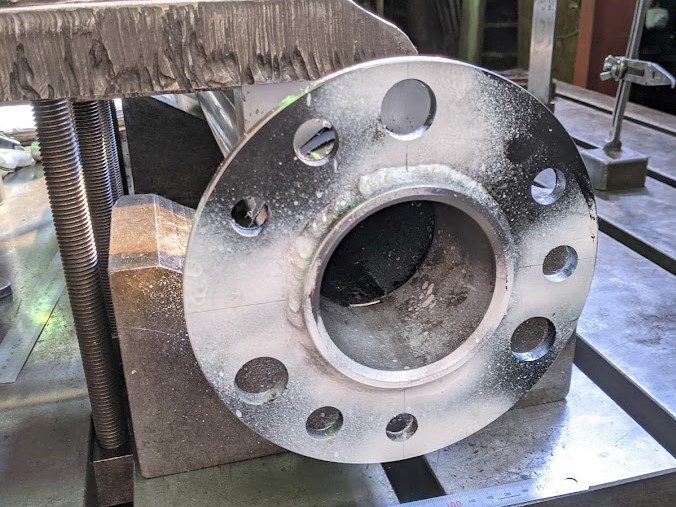 止まりのキー溝加工をボーリングを使って実施。