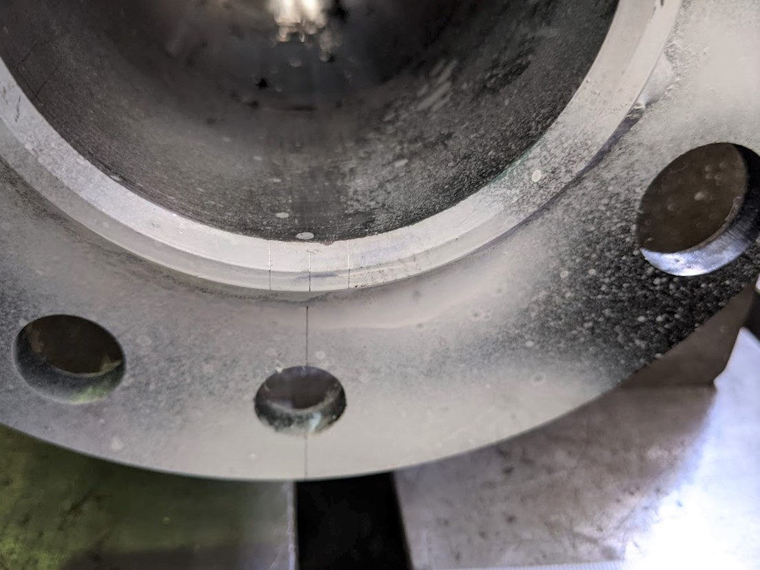 パイプの内側に止まりのキー溝加工が入っています。