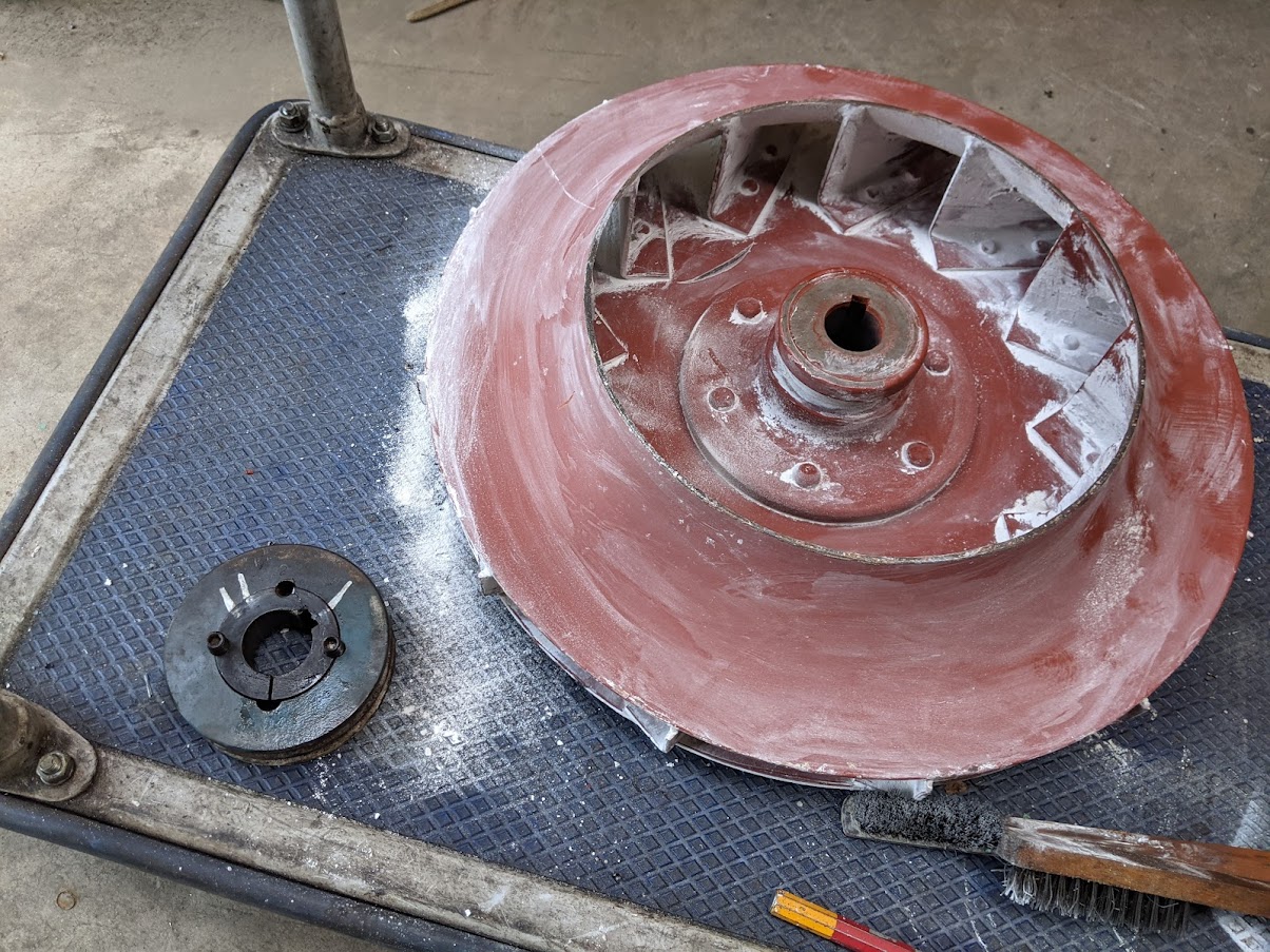 掃除をした事で再使用するプーリーとファンがキレイになりました。