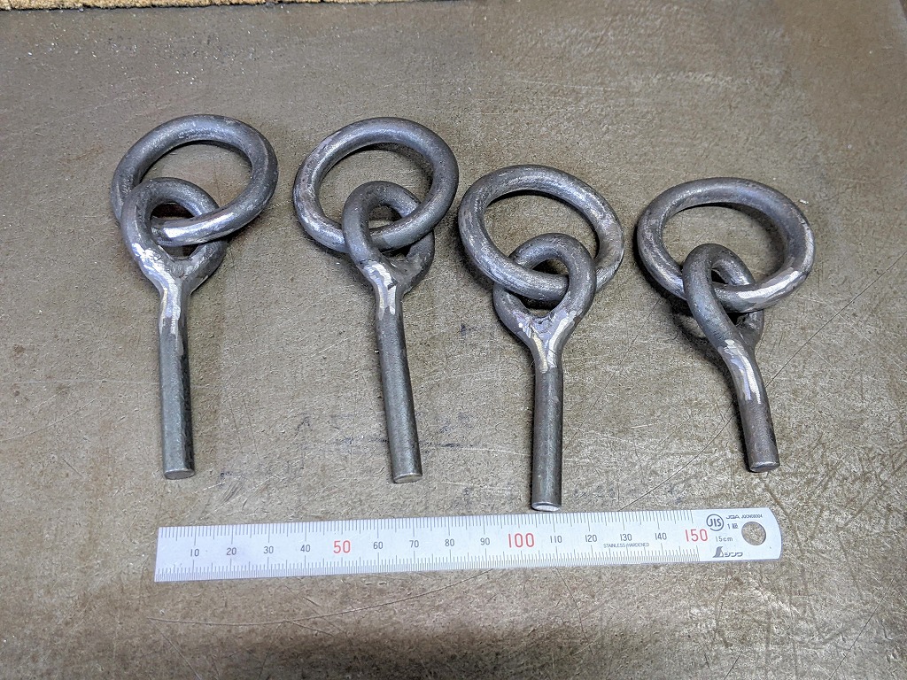 輪っか同士をコンター、ガスバーナー、溶接を使って組み合わせ。