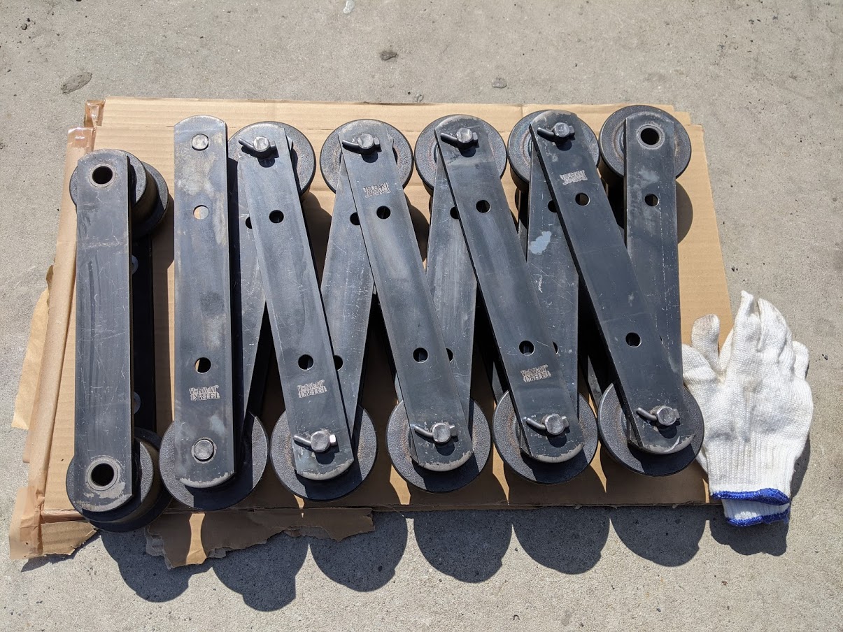 皿ボルト用穴加工を行い、元通りに組み戻った大型コンベアチェーン。組むと鉄の塊になり、めちゃくちゃ重たいです。