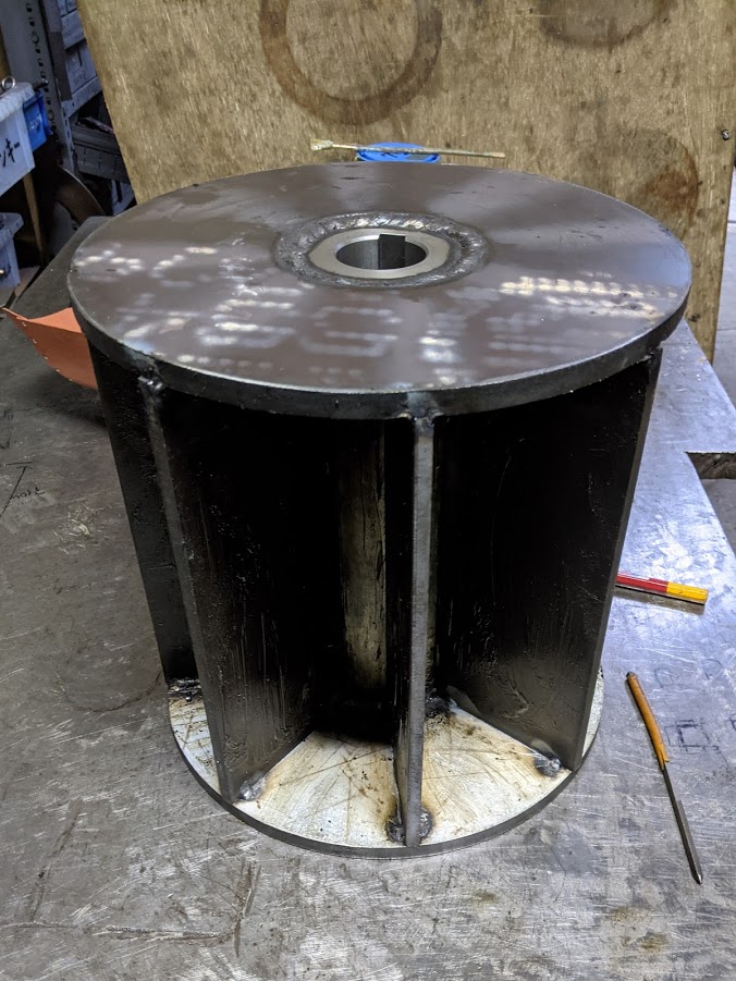 鋳物の砂を投入する際の投入量を測定する回転体を溶接構造で製作。