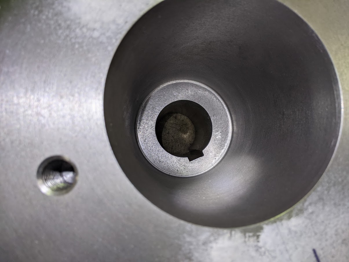 今回のブレーキドラムのヌスミ深さや出っ張り長さはかなり長く、加工時に何かと大変でした。