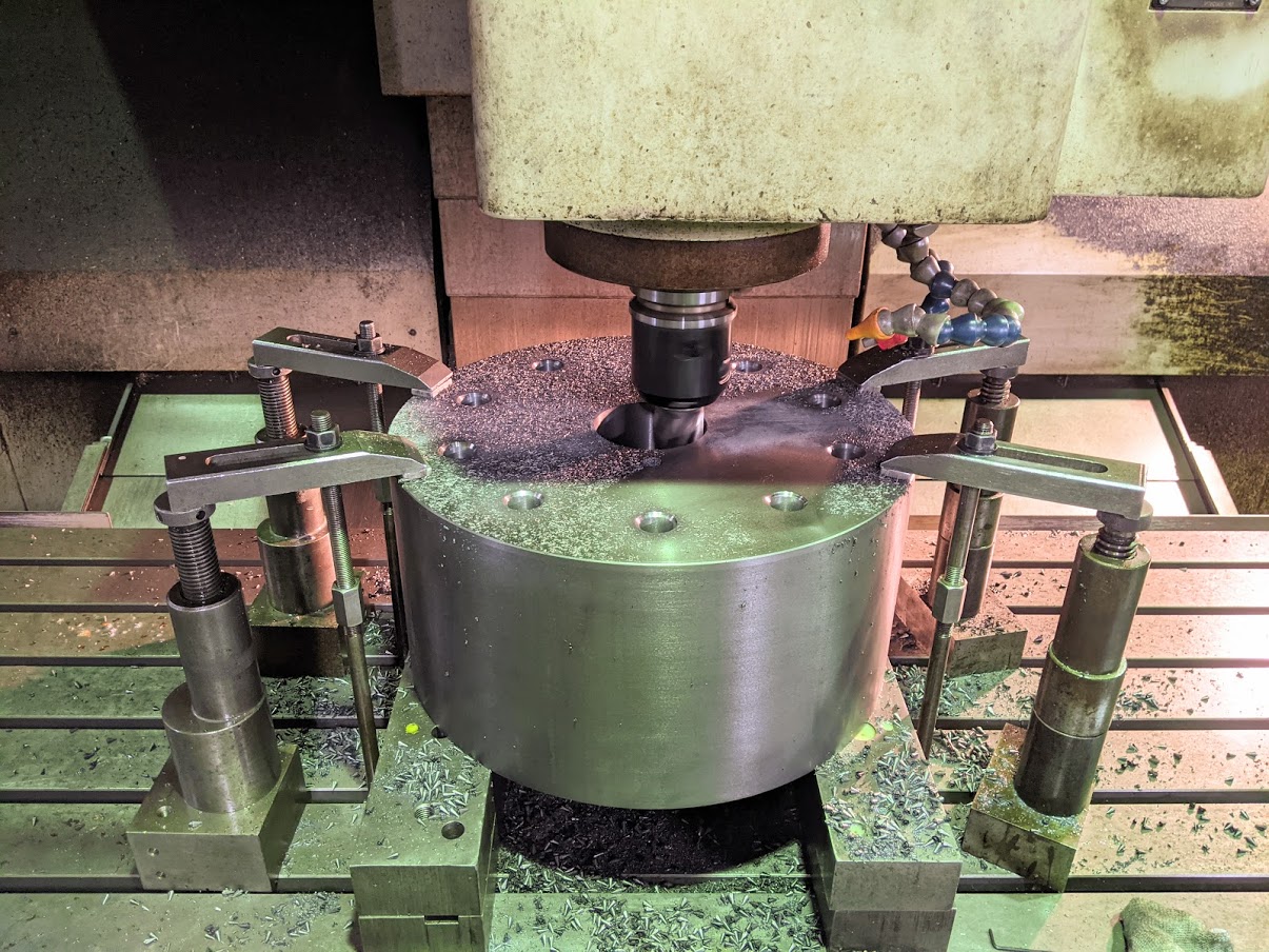 エンドミルの刃長ギリギリの深さまでヌスミ穴加工実施。