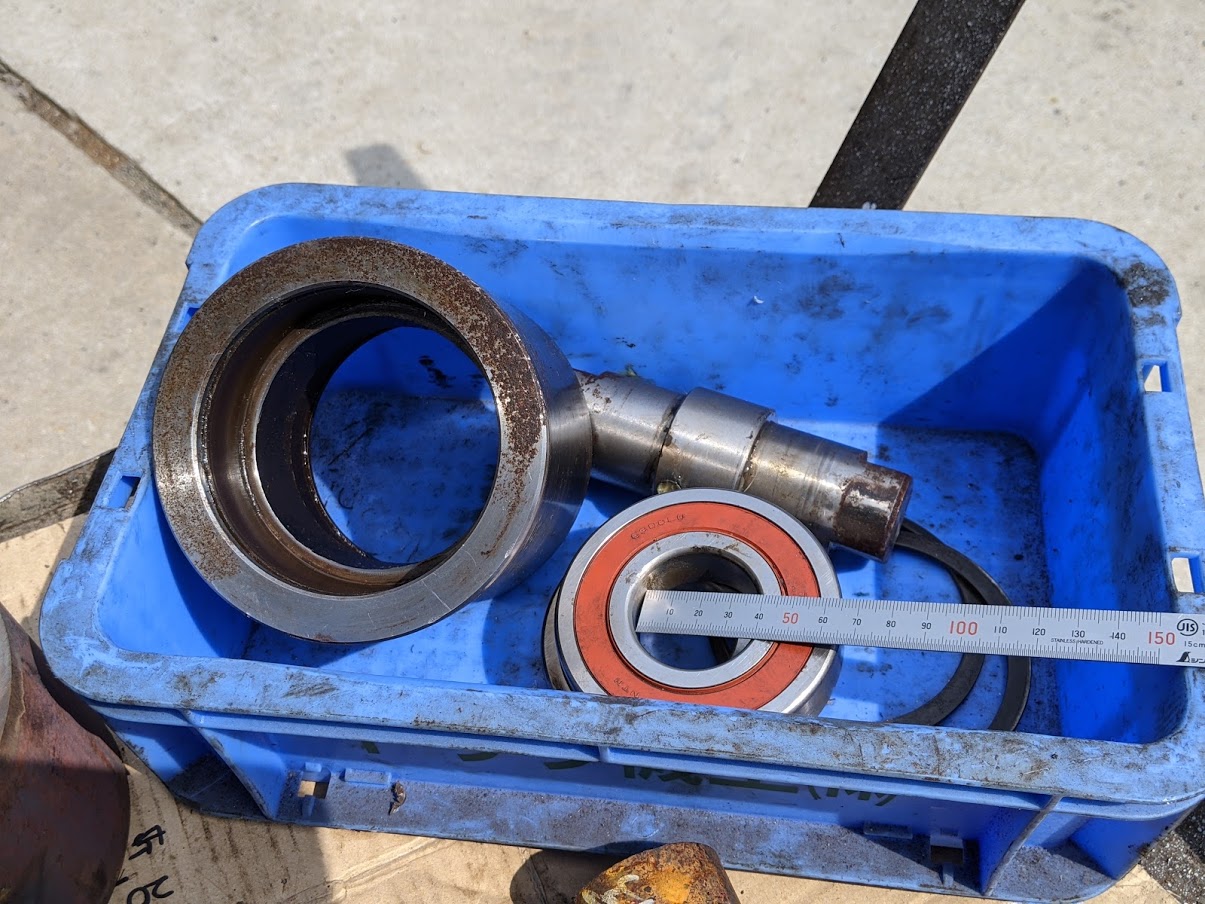 ガイドローラー一式を分解して各パーツスケッチ。