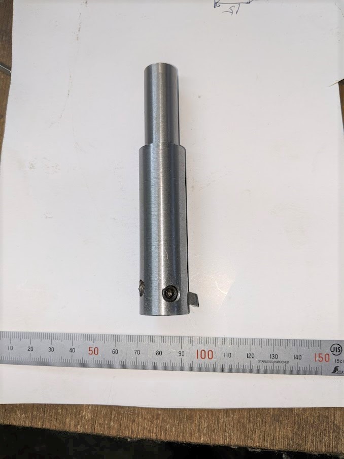 旋盤とフライスで上手いこと工夫しながらスロッターでのキー溝加工用のバイトを製作。