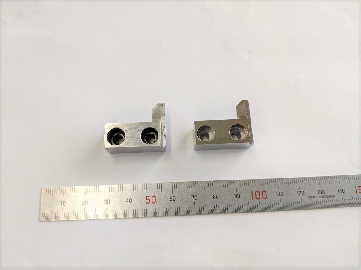 現物をスケッチして製作したパーツフィーダーの先端金具。