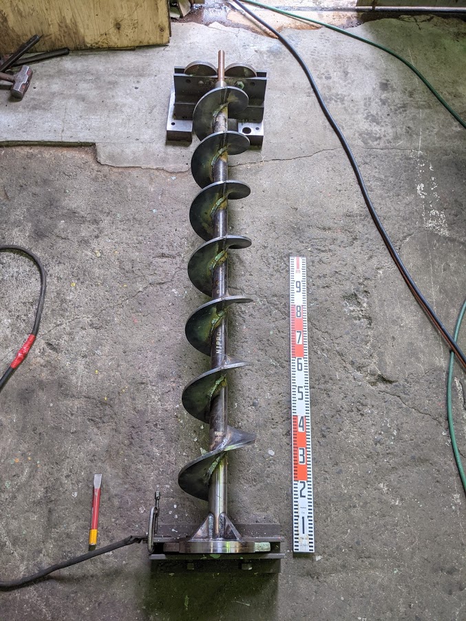 先ずは無事にスクリュー軸の溶接完了!