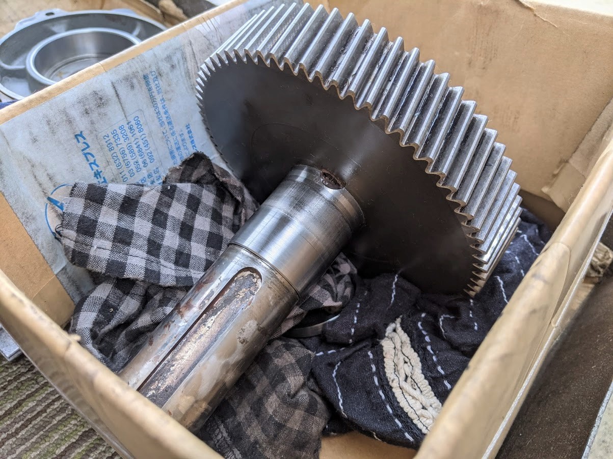 この軸にベアリングを通す部分も傷んでいたのでバッチリ入る寸法に修復。