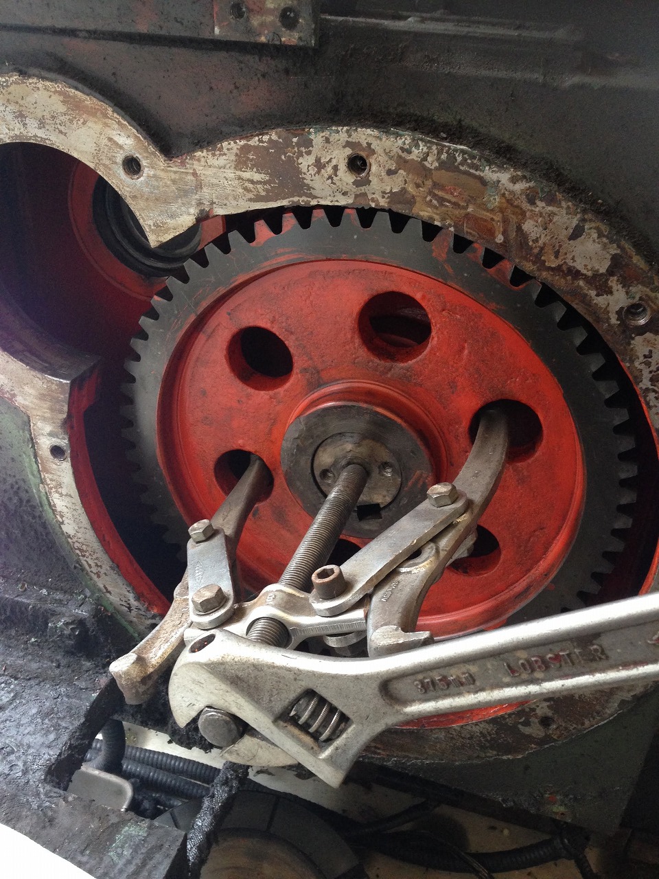 エキセン軸の端面に付いている大歯車。