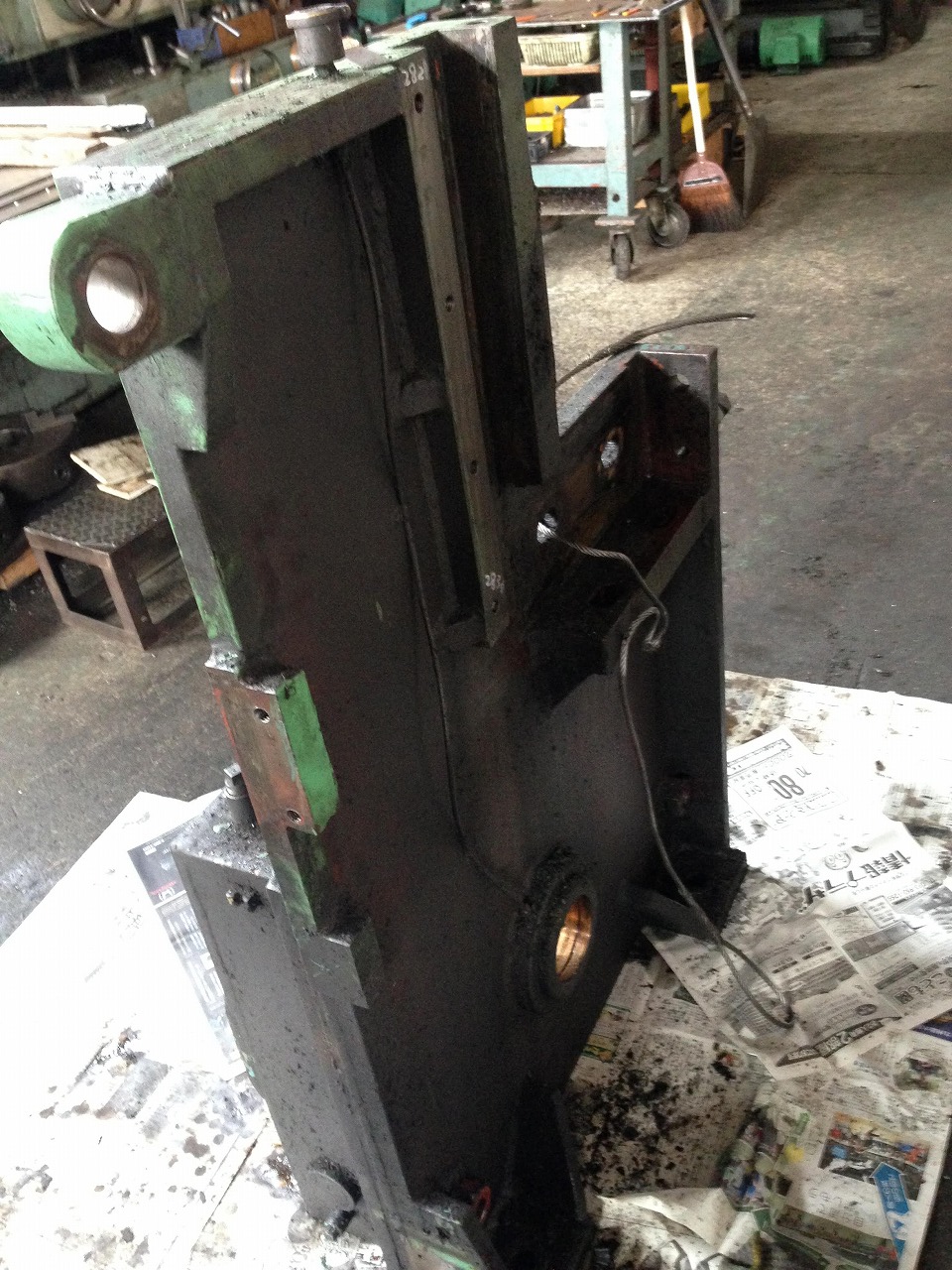 シャーリングの側板に怪しい箇所が！！