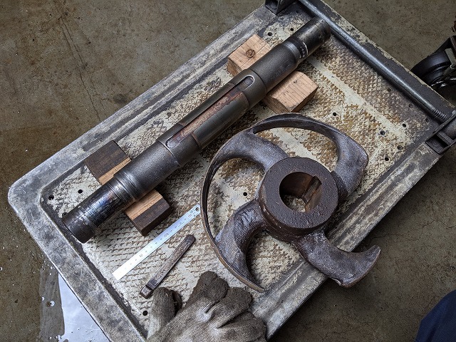 プーリー軸の部品一式をスケッチ。