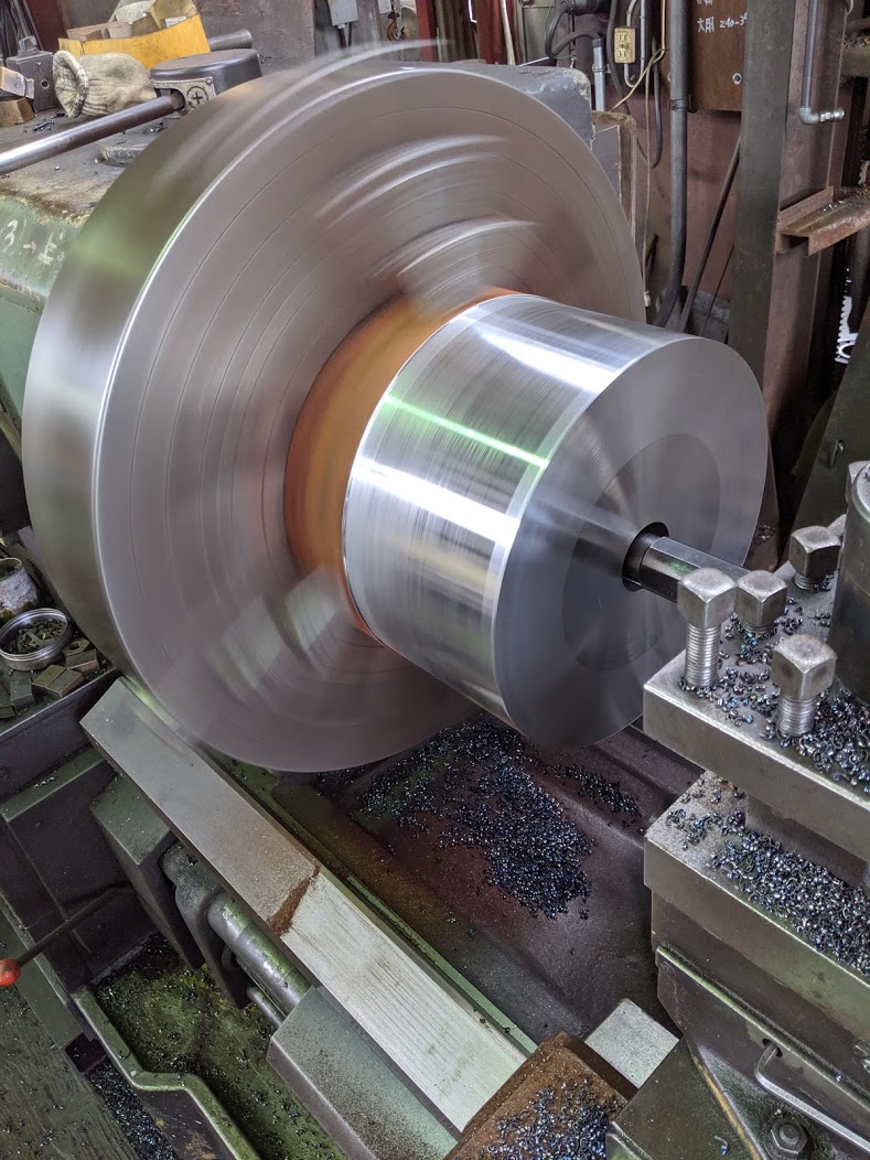 デンスバーでは間に合わないので丸鋼から削り出し。