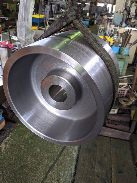 プーリーの旋盤加工完了。