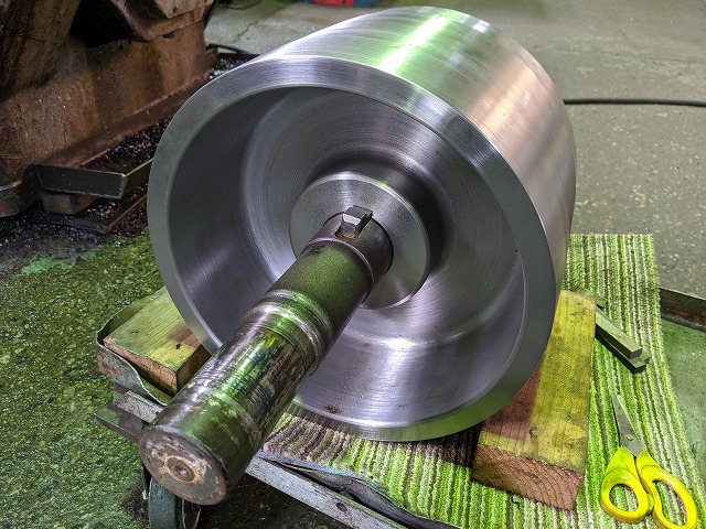 プーリー軸の完成!勾配キーもしっかり打ち込めてます。