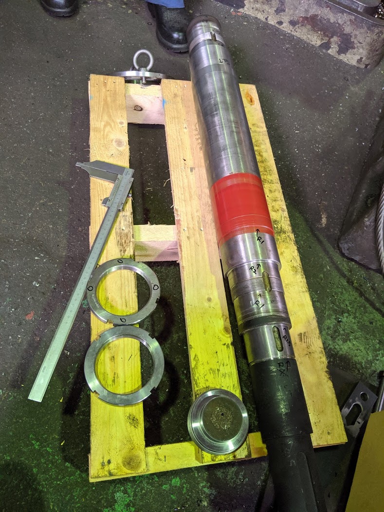 回転子から取り外したモーター軸。出力37kw。