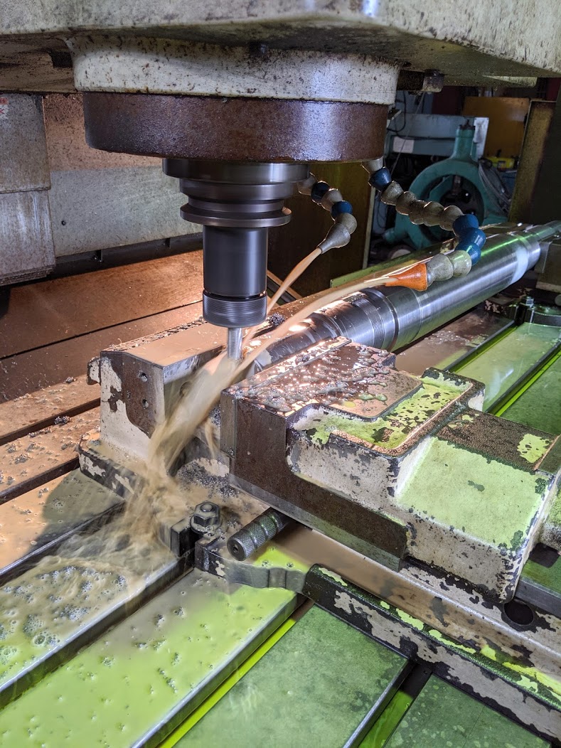 出力37kwのモーター軸にマシニングでキー溝加工を実施。