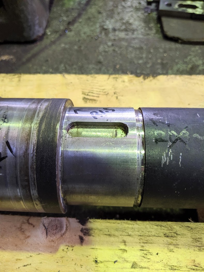 モーター軸の現物のキー溝寸法を測定。