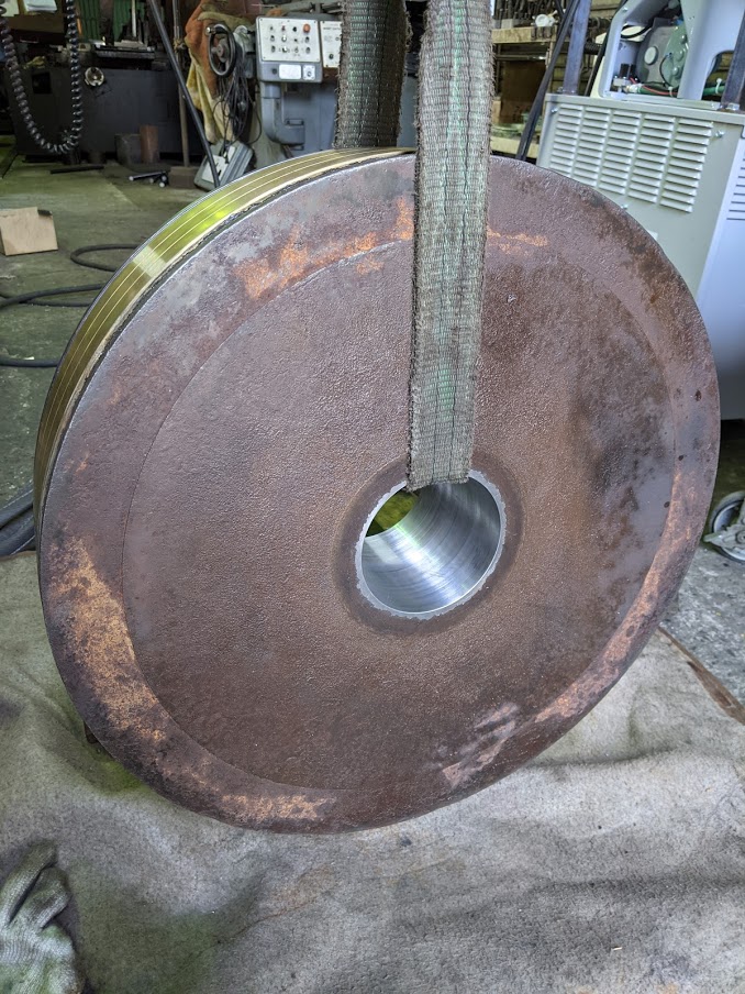 指定の公差に加工した大型ピストンの内径。肉盛り補修が効いてます！