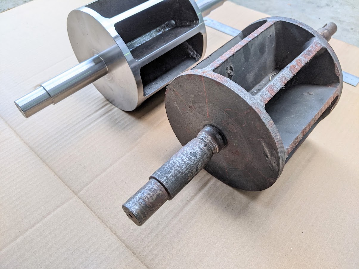 軸と接触しているパッキンが軸を傷め、摩耗が激しくなり最終的には使えなくなってプーリーを交換。