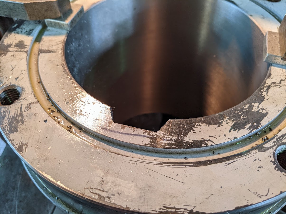 スロッターでキー幅40mmを荒削り中。