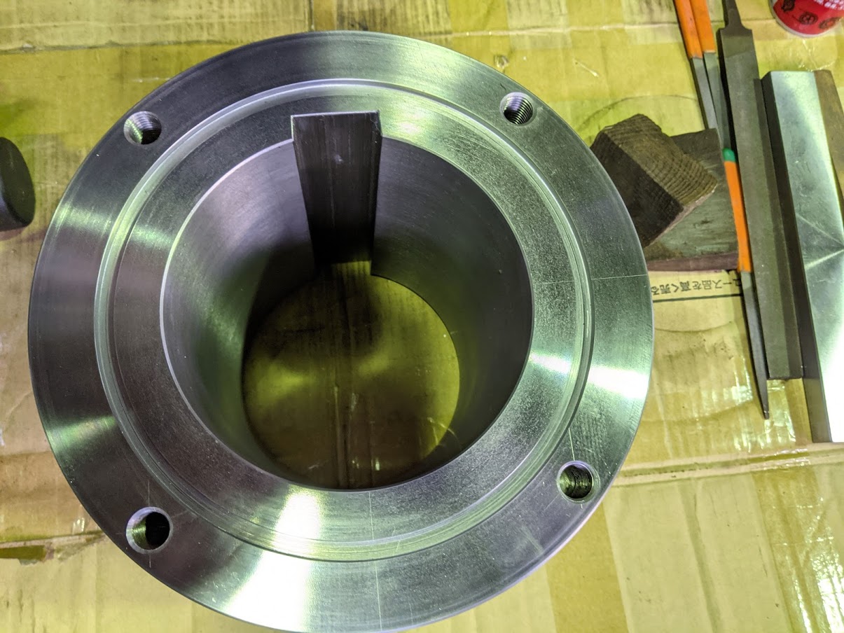 バリをヤスリで手入れしてボスが完成!