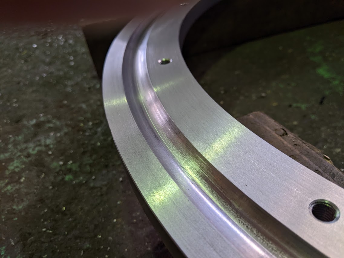 R溝部を高周波焼入れしているので硬度が高く、加工が難しかったです。