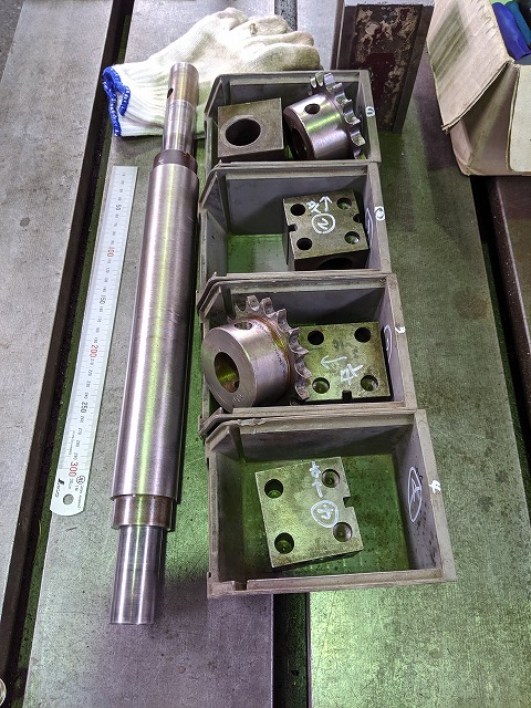 修理の基本「全部バラバラに分解」をして掃除&スケッチ。