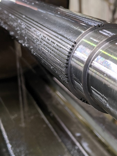 インデックスのお陰で等分にキレイに溝が加工されます。