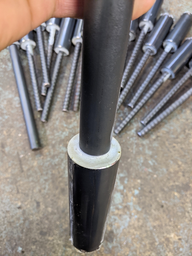 アイガスTFがしっかり硬化すると、かなりの粘着性と硬さになりました。