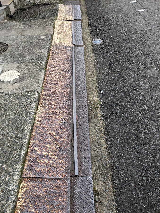 修理依頼を頂いた駐車場のスロープ。