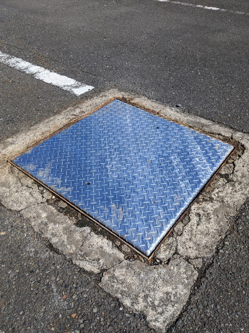 新しく製作したフタを排水タンクに設置。