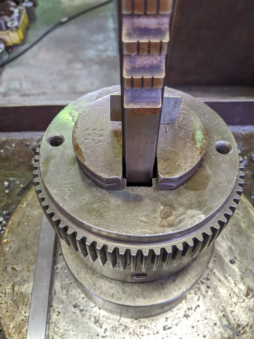 ギアカップリングのキー溝修正加工。